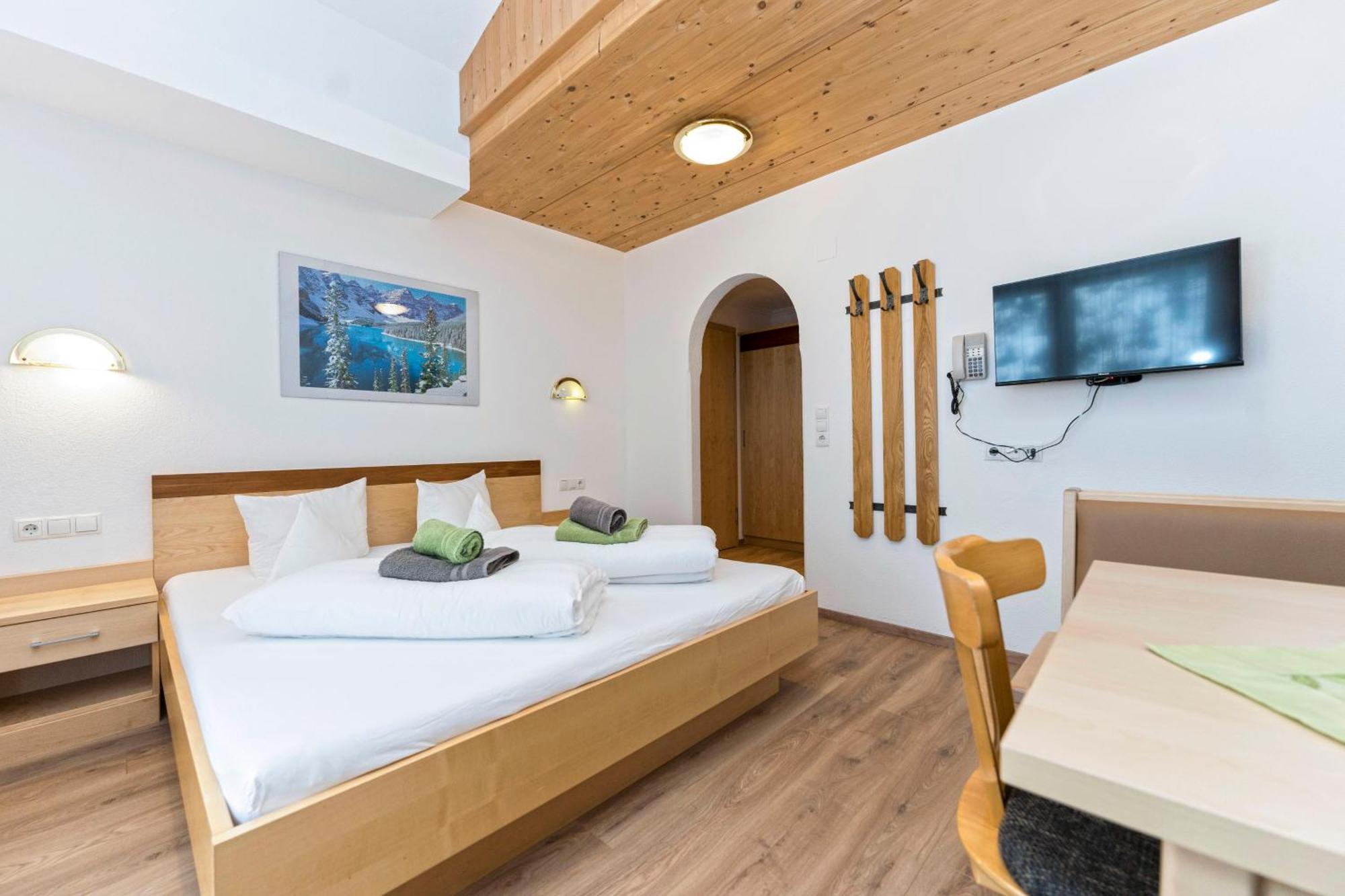 Hotel Garni Siegele - Inklusive Silvretta-Card Premium Ischgl Exterior foto